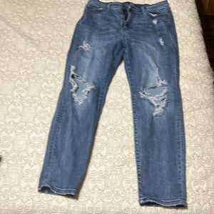 Judy Blue ripped crop/capri jeans